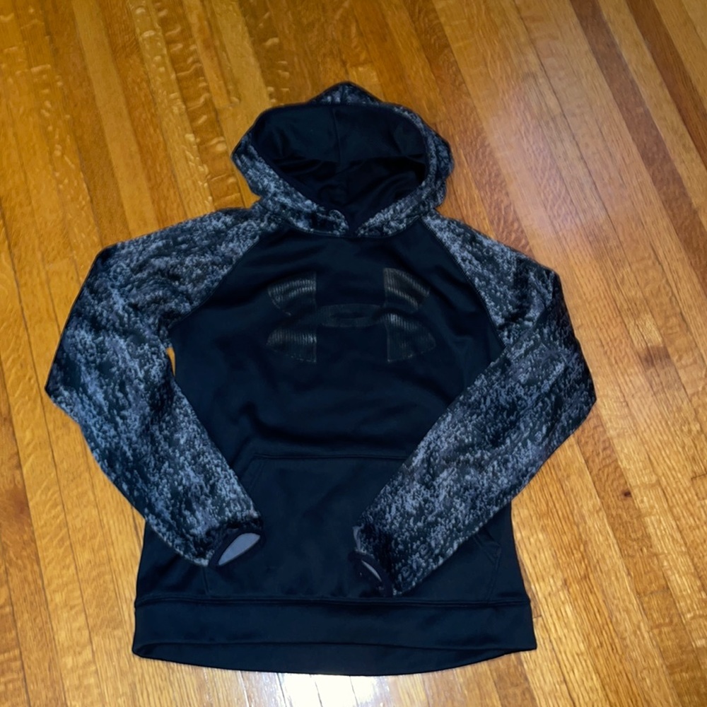 Boys Under Armour sweatshirt